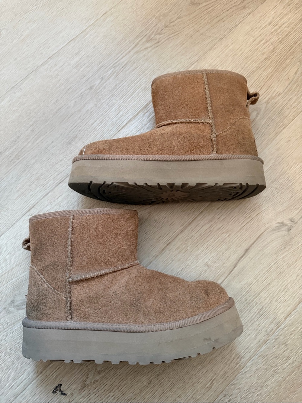 UGG Kids Classic Short Boots in Chestnut Tan